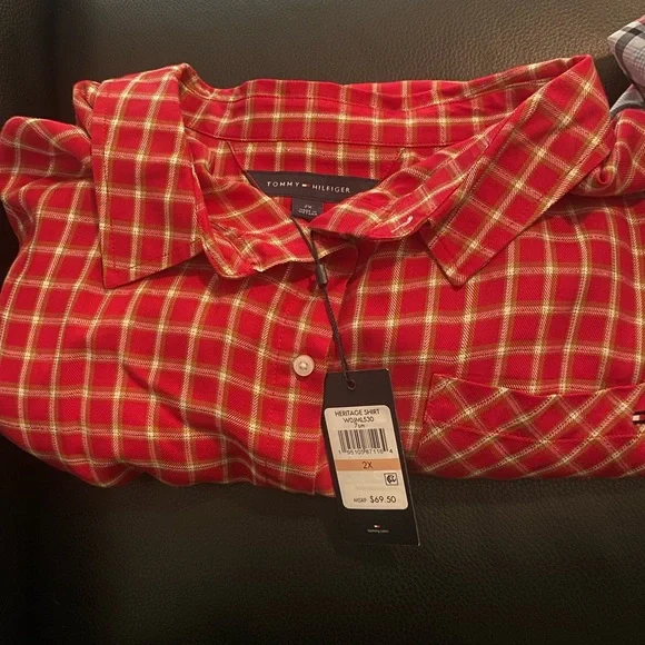 Women’s Tommy Hilfiger plus sized button down shirt with roll tab sleeve!! - Picture 3 of 5